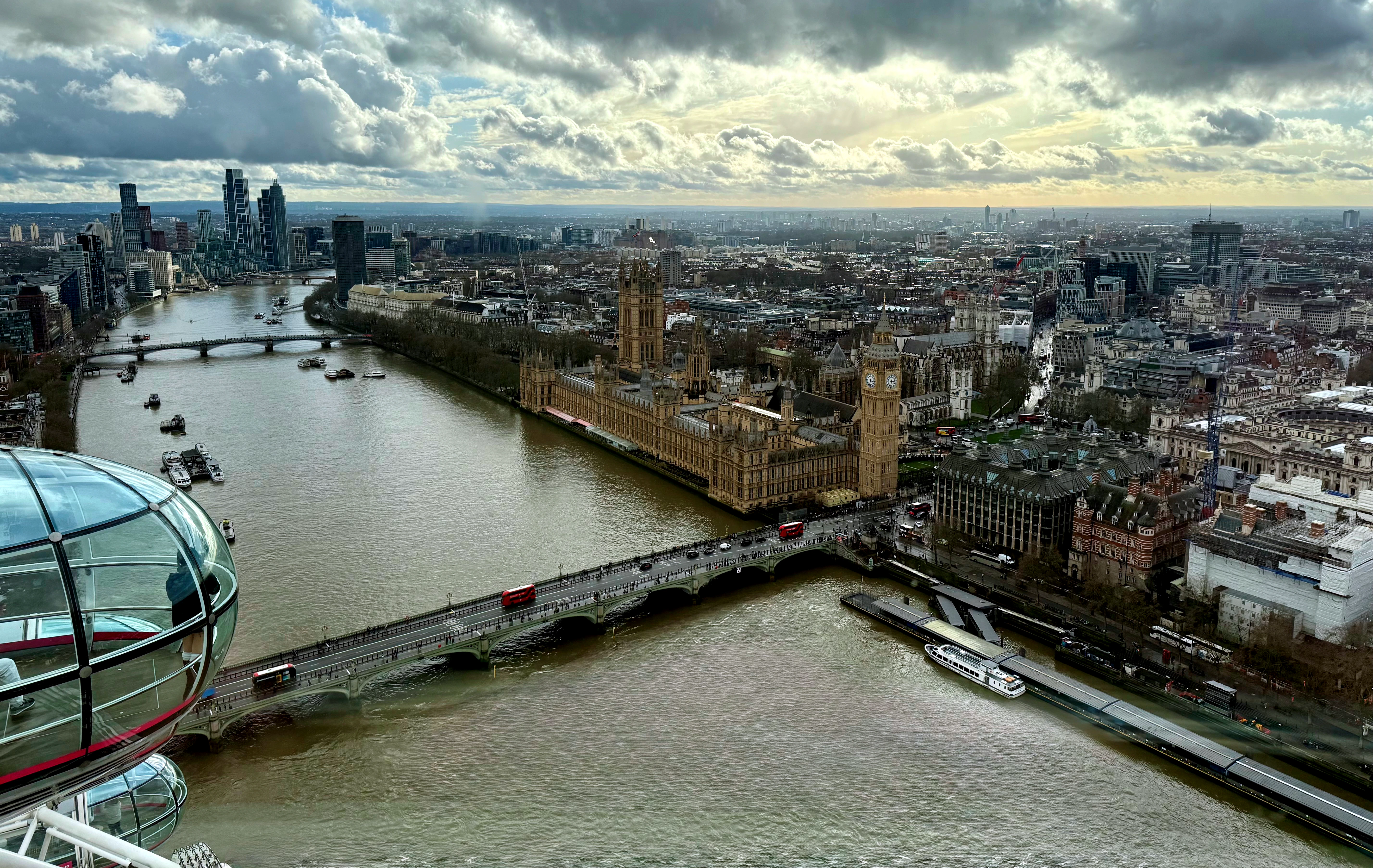 View of the Palace of Westminster from above and from the other side of the river